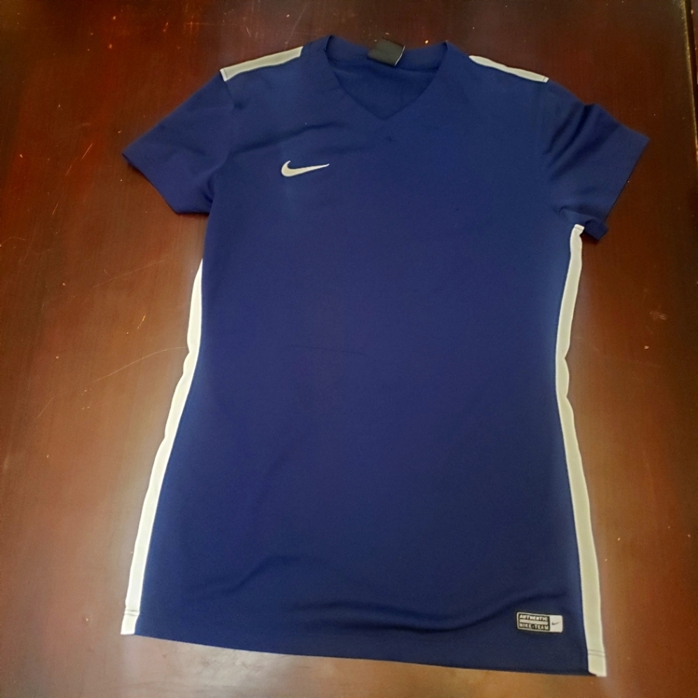 Dri fit Nike team active shirt size small